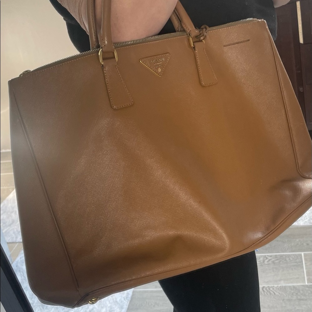 Prada Saffiano Lux tote large in caramel - Picture 7 of 10